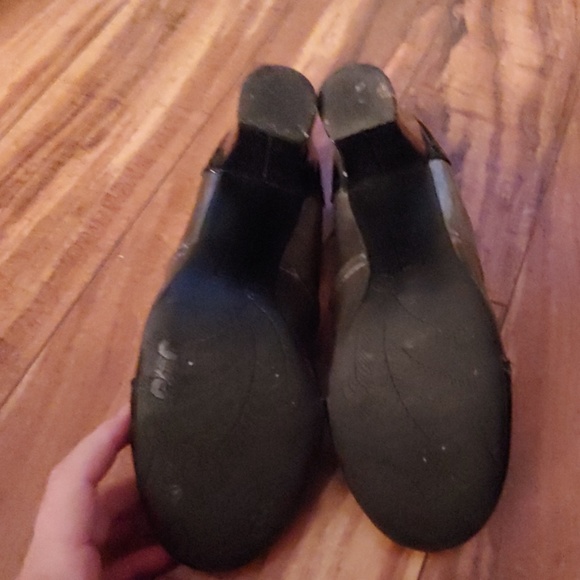 3/$25- grey and black chunky heels - Picture 4 of 4